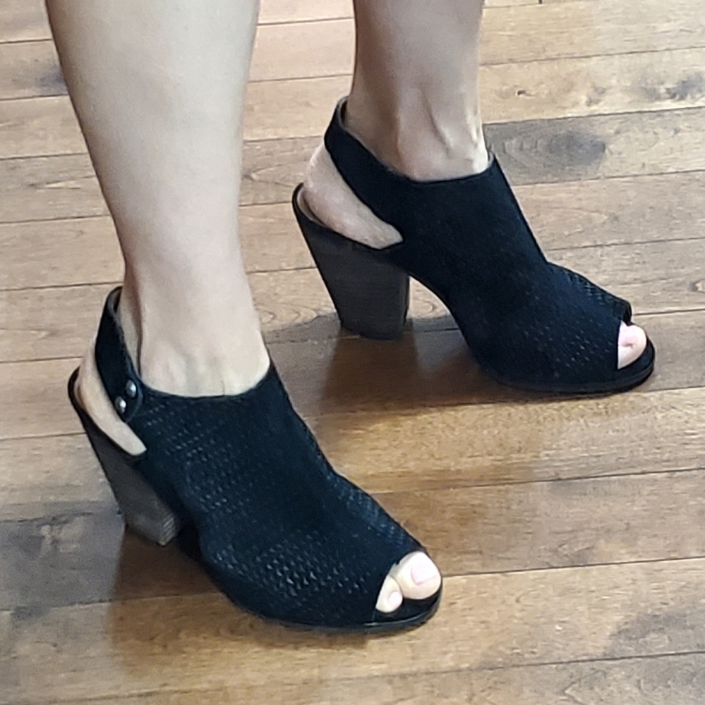 Arturo Chiang Sandals Size 8.5